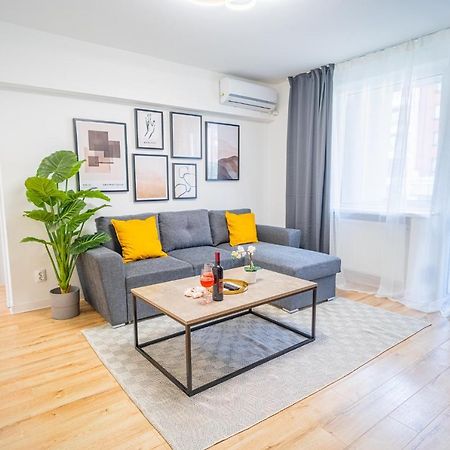 Refreshingly Chic: Newly Renovated 2Br Apartment Бухарест Экстерьер фото