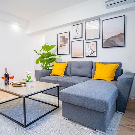 Refreshingly Chic: Newly Renovated 2Br Apartment Бухарест Экстерьер фото