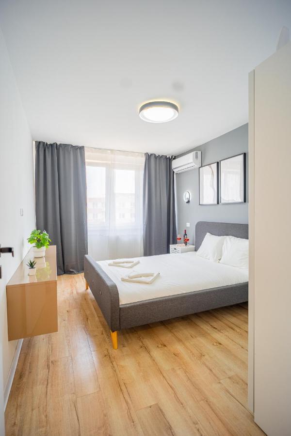 Refreshingly Chic: Newly Renovated 2Br Apartment Бухарест Экстерьер фото