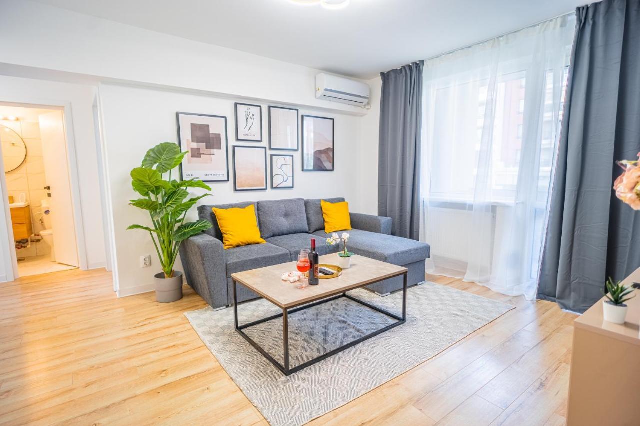 Refreshingly Chic: Newly Renovated 2Br Apartment Бухарест Экстерьер фото