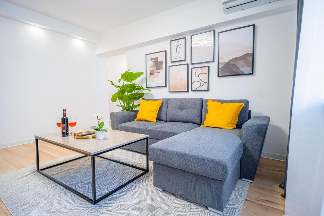 Refreshingly Chic: Newly Renovated 2Br Apartment Бухарест Экстерьер фото