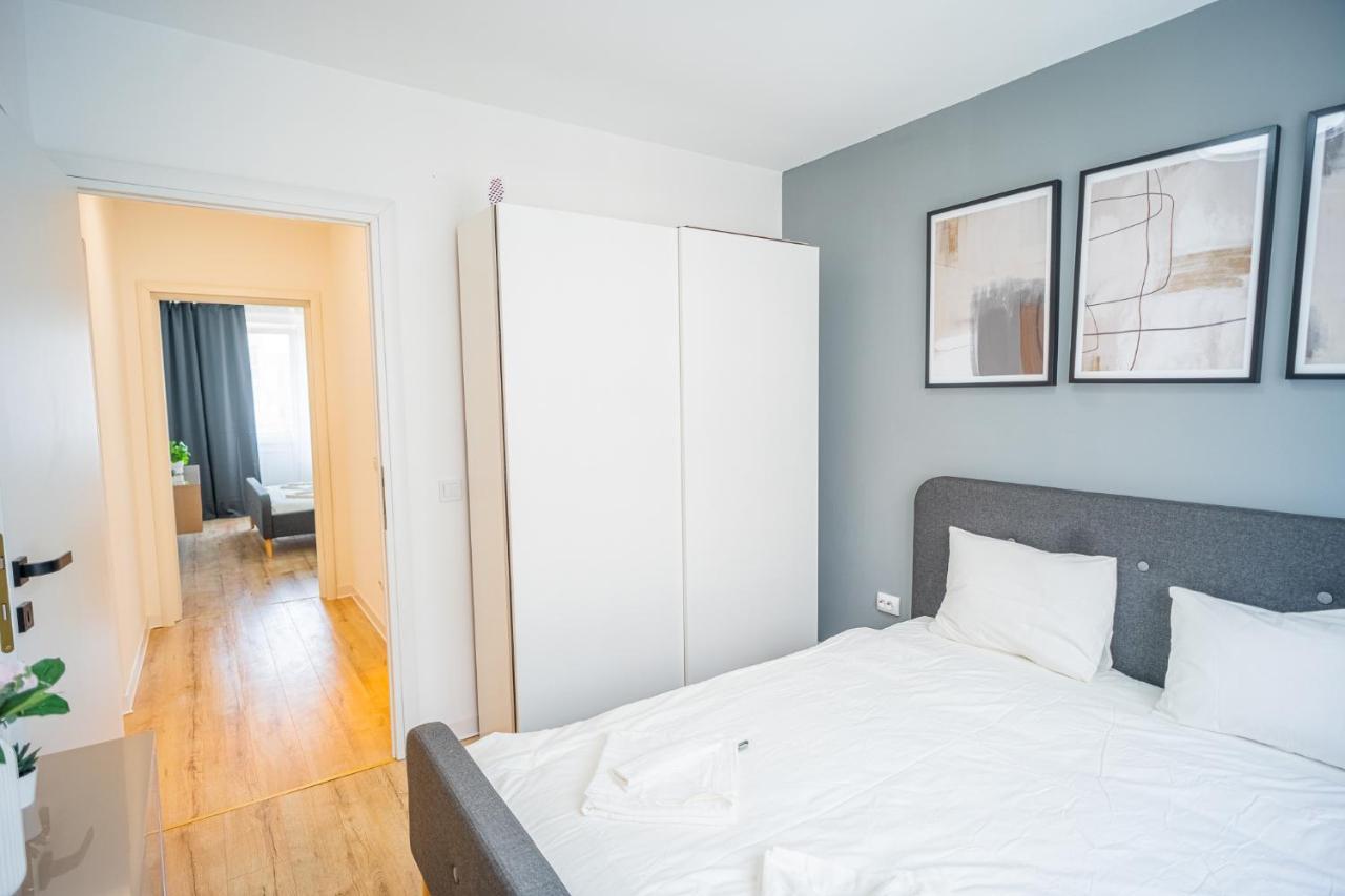 Refreshingly Chic: Newly Renovated 2Br Apartment Бухарест Экстерьер фото