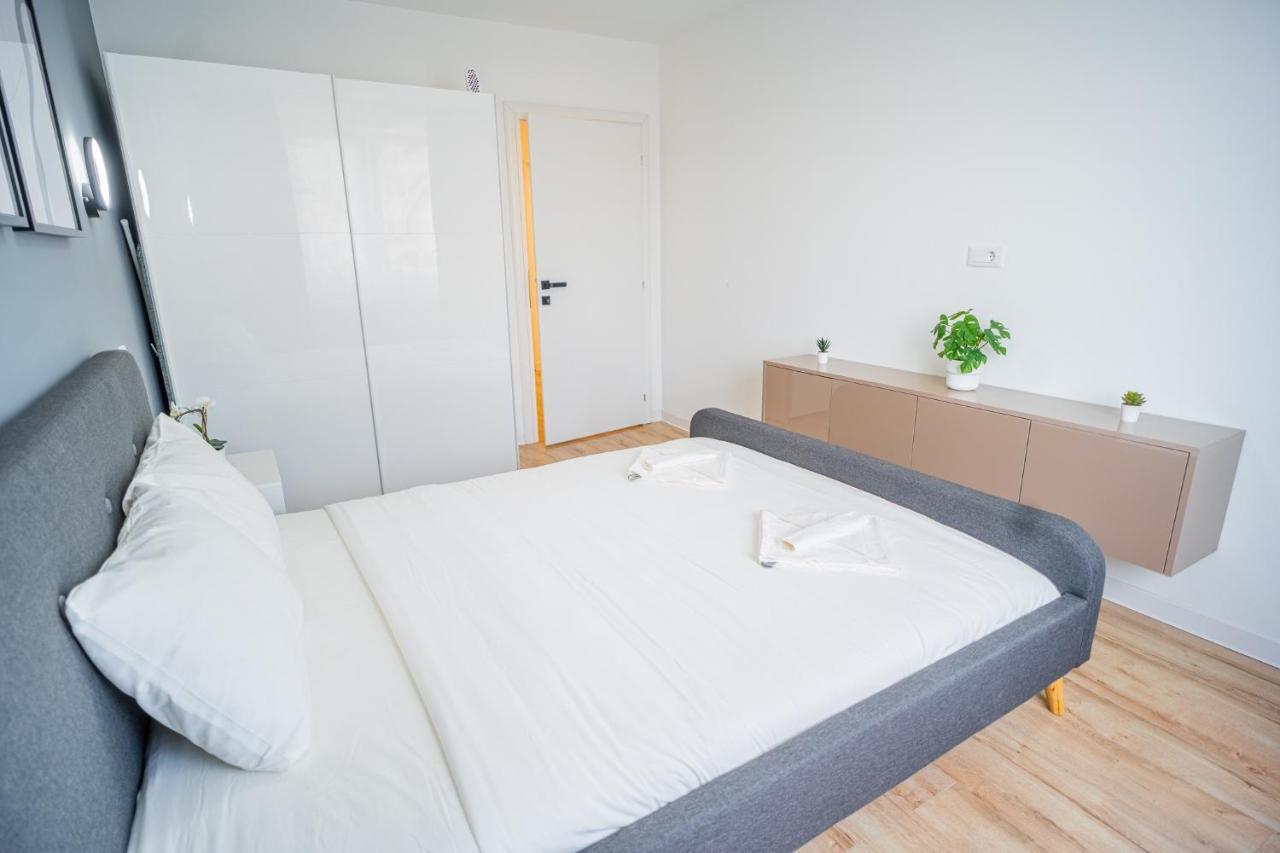 Refreshingly Chic: Newly Renovated 2Br Apartment Бухарест Экстерьер фото
