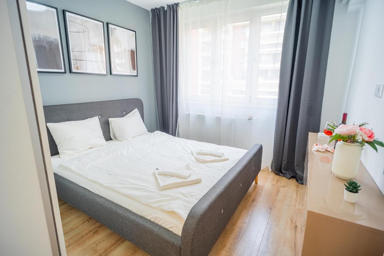 Refreshingly Chic: Newly Renovated 2Br Apartment Бухарест Экстерьер фото
