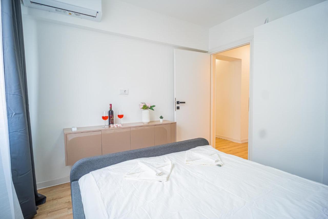 Refreshingly Chic: Newly Renovated 2Br Apartment Бухарест Экстерьер фото