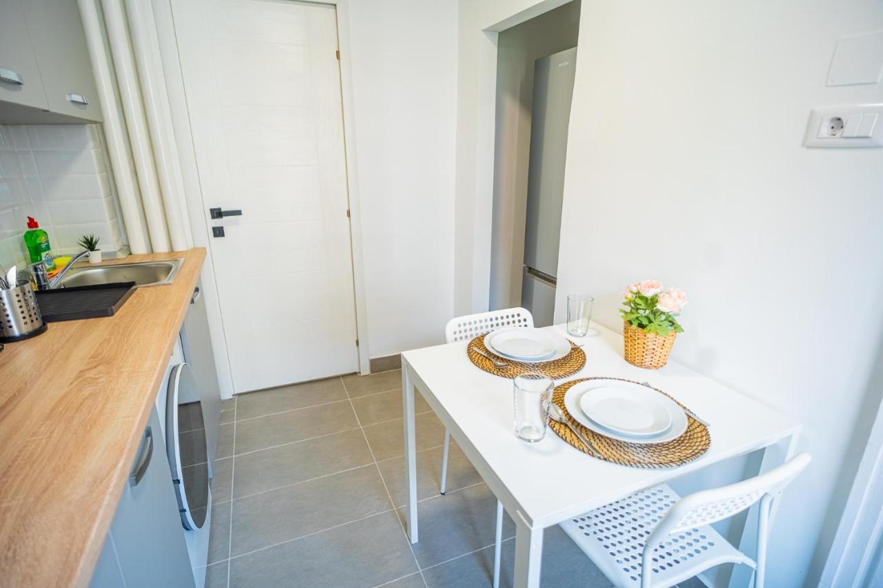 Refreshingly Chic: Newly Renovated 2Br Apartment Бухарест Экстерьер фото