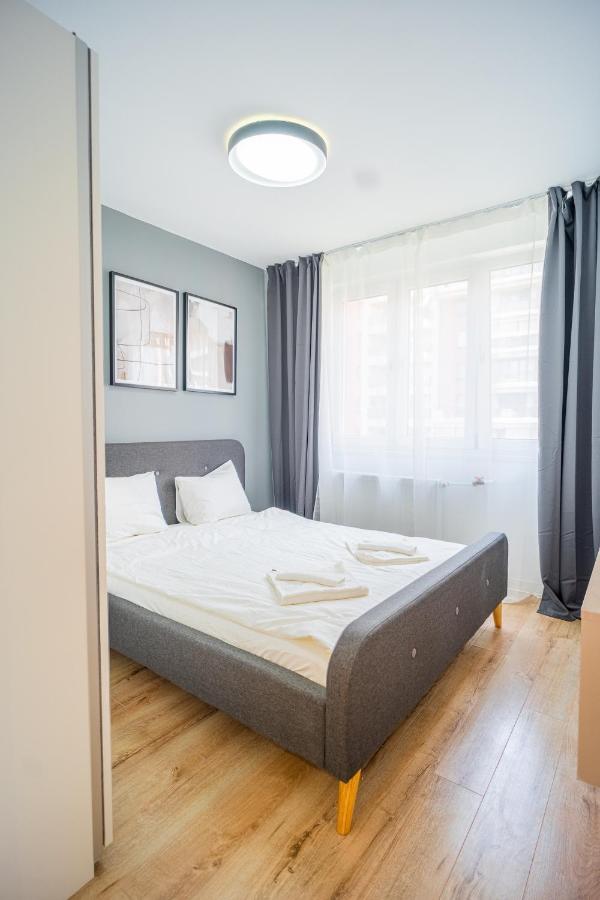 Refreshingly Chic: Newly Renovated 2Br Apartment Бухарест Экстерьер фото