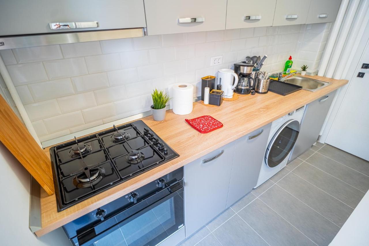 Refreshingly Chic: Newly Renovated 2Br Apartment Бухарест Экстерьер фото