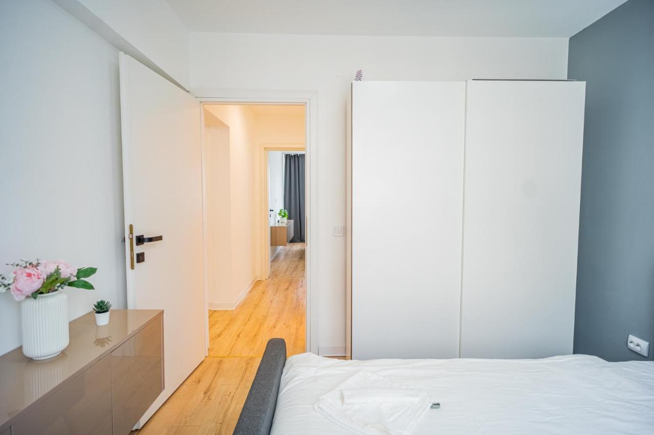 Refreshingly Chic: Newly Renovated 2Br Apartment Бухарест Экстерьер фото