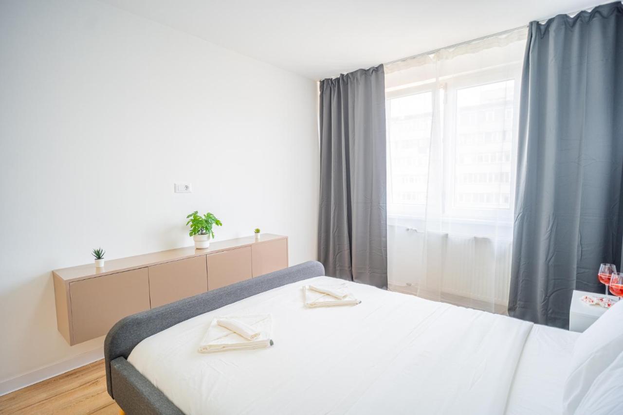 Refreshingly Chic: Newly Renovated 2Br Apartment Бухарест Экстерьер фото