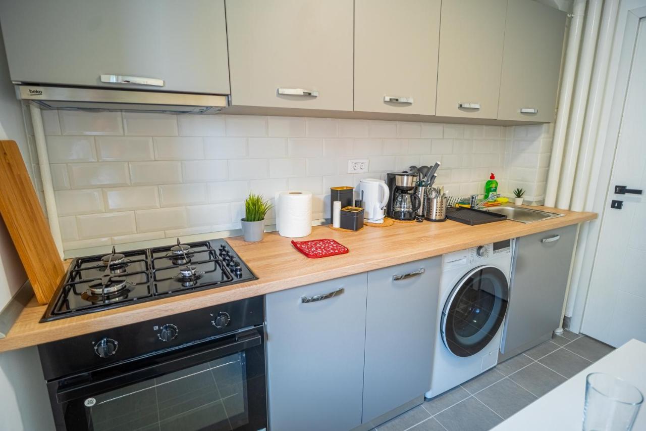 Refreshingly Chic: Newly Renovated 2Br Apartment Бухарест Экстерьер фото