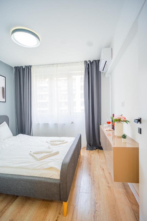 Refreshingly Chic: Newly Renovated 2Br Apartment Бухарест Экстерьер фото