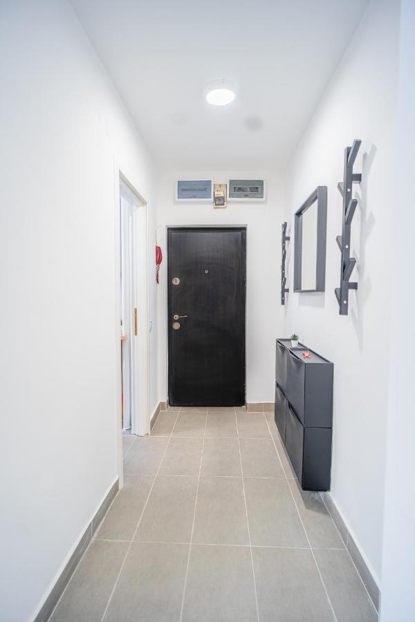 Refreshingly Chic: Newly Renovated 2Br Apartment Бухарест Экстерьер фото