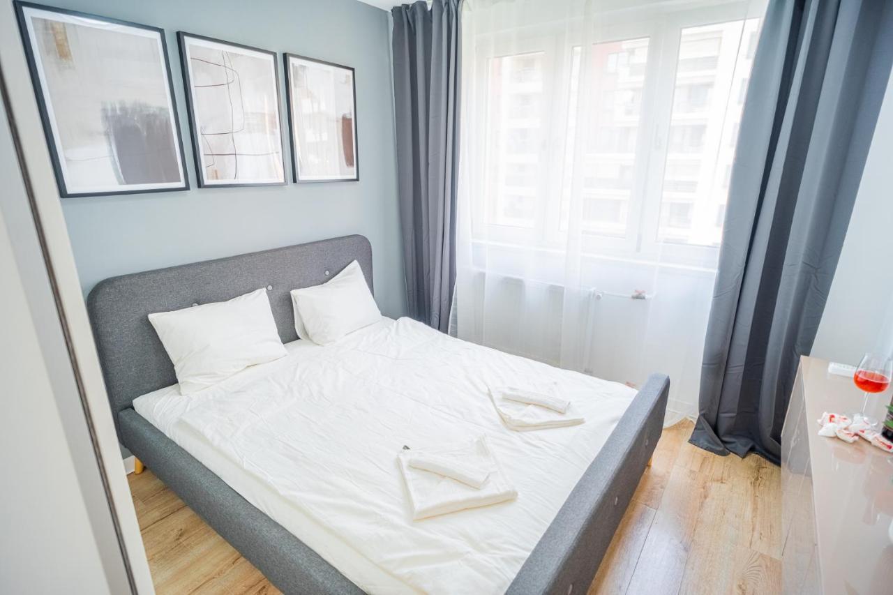 Refreshingly Chic: Newly Renovated 2Br Apartment Бухарест Экстерьер фото