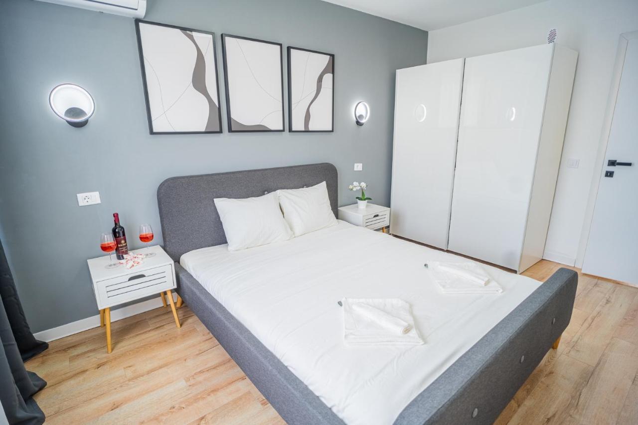Refreshingly Chic: Newly Renovated 2Br Apartment Бухарест Экстерьер фото